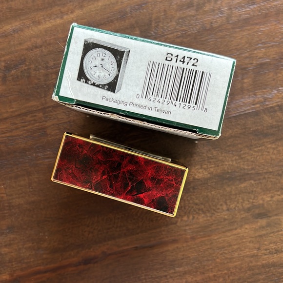 New in Box Analog Clock from Gumps - Picture 3 of 4